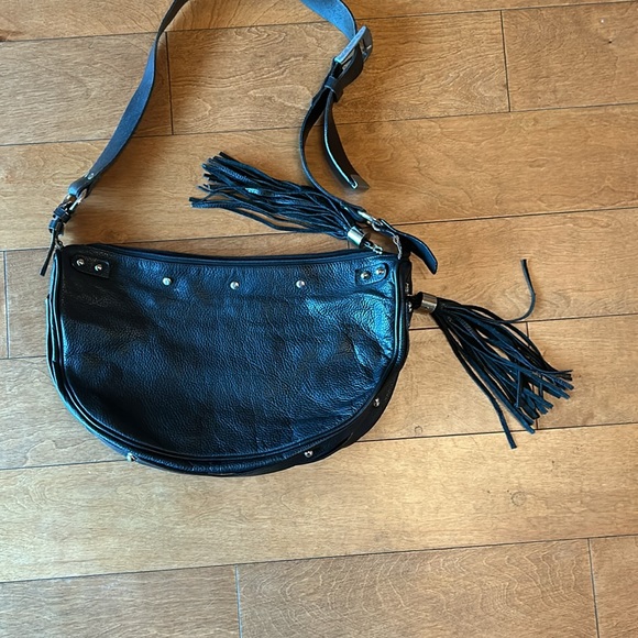 Chunky leather half moon handbag - Picture 5 of 9